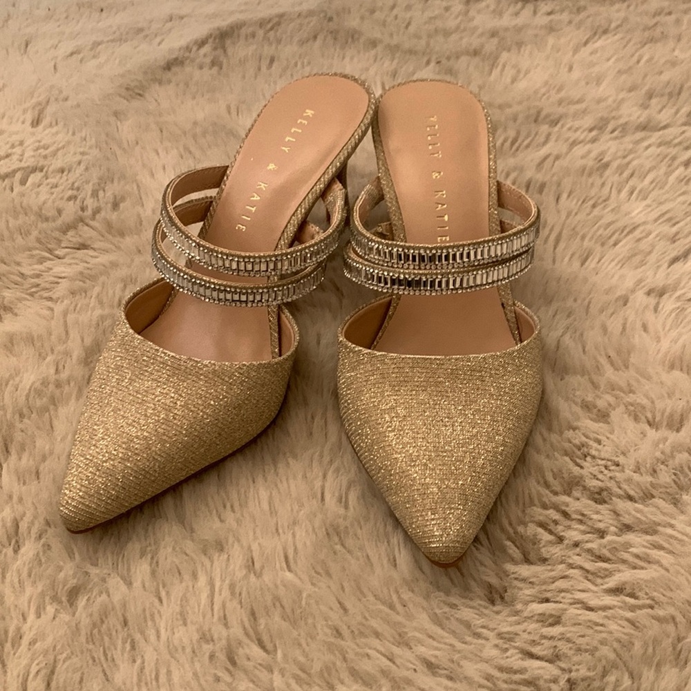 Kelly & Katie gold pointed toe pumps